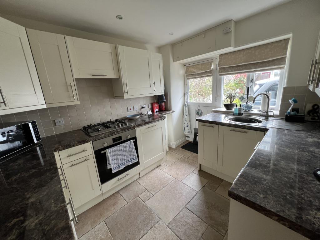 Lot: 15 - REFURBISHED CHARACTER COTTAGE CLOSE TO THE SEA - General view of kitchen